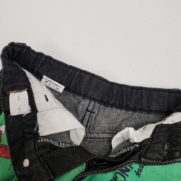 Grinch Girls Black Denim Shorts Merry Grinchmas Raw Edge Size Small - Picture 4 of 8